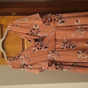 Torrid flowy top NWT size 4